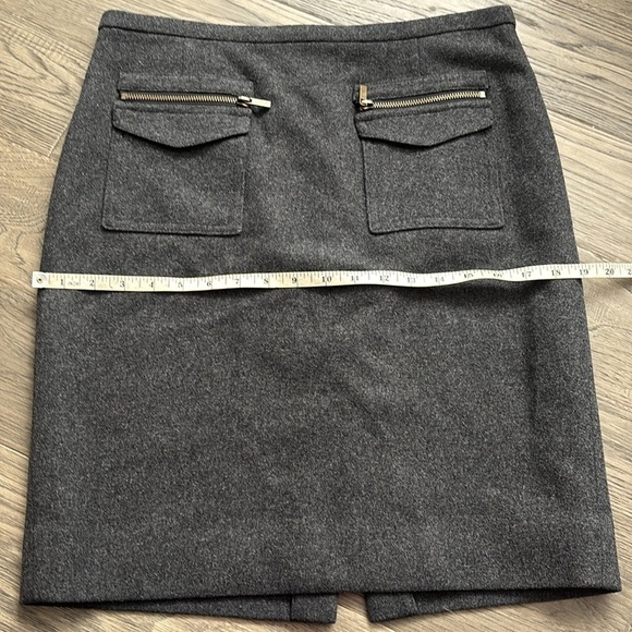 J.Crew | The Perfect Pencil Skirt in Grey / 70% Wool with Zipper Pockets Size 6 - Picture 6 of 11